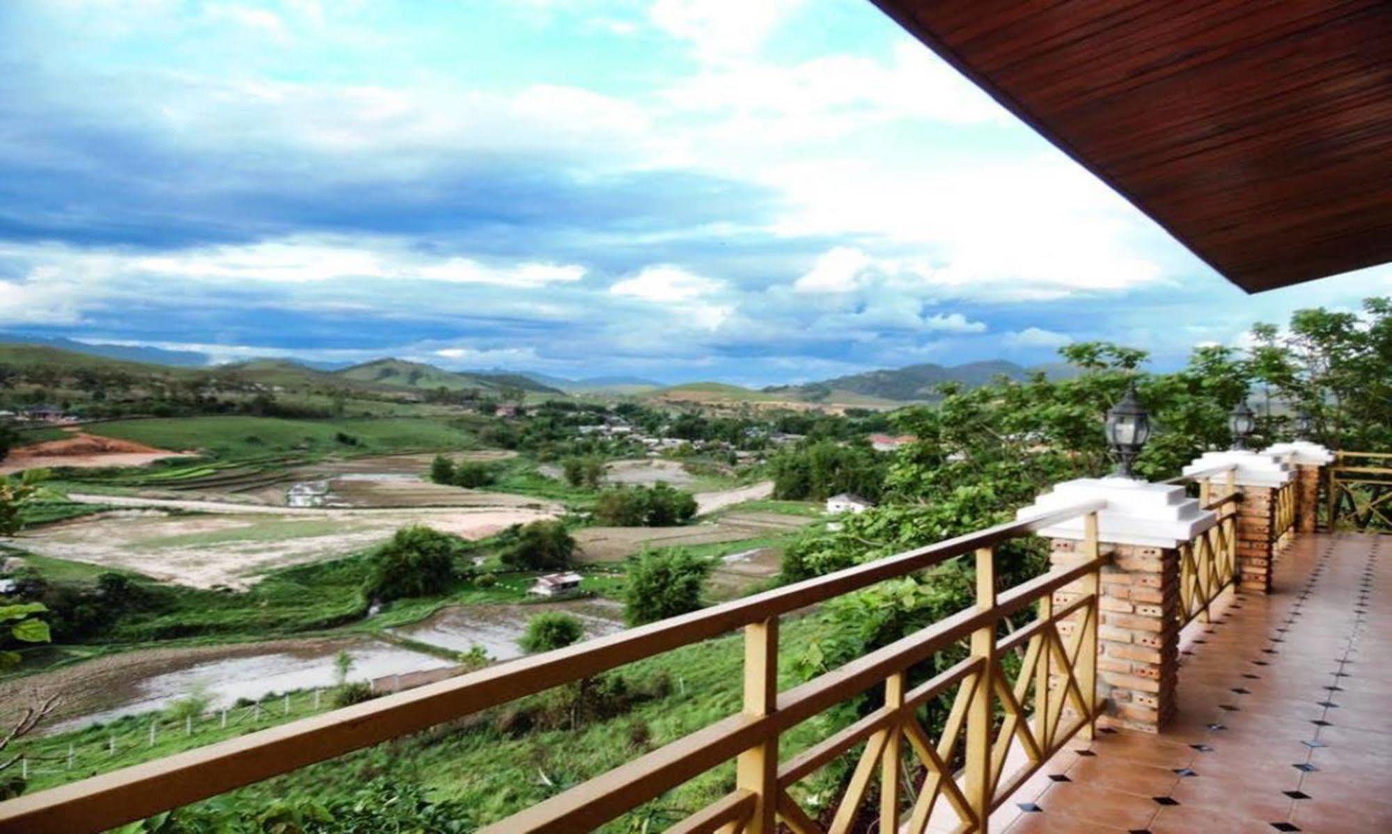Vansana Plain Of Jars Hotel Muang Phônsavan Eksteriør billede