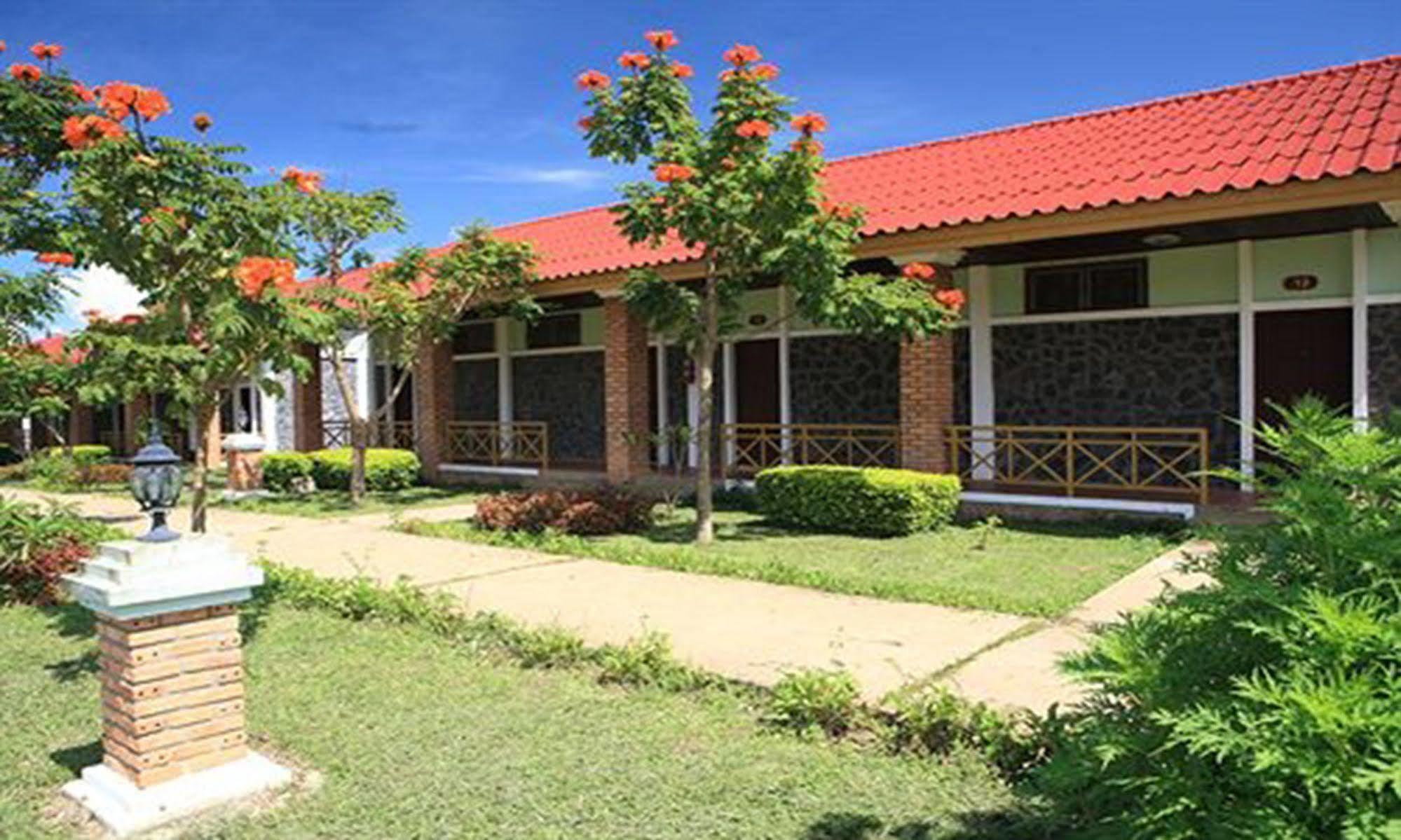 Vansana Plain Of Jars Hotel Muang Phônsavan Eksteriør billede