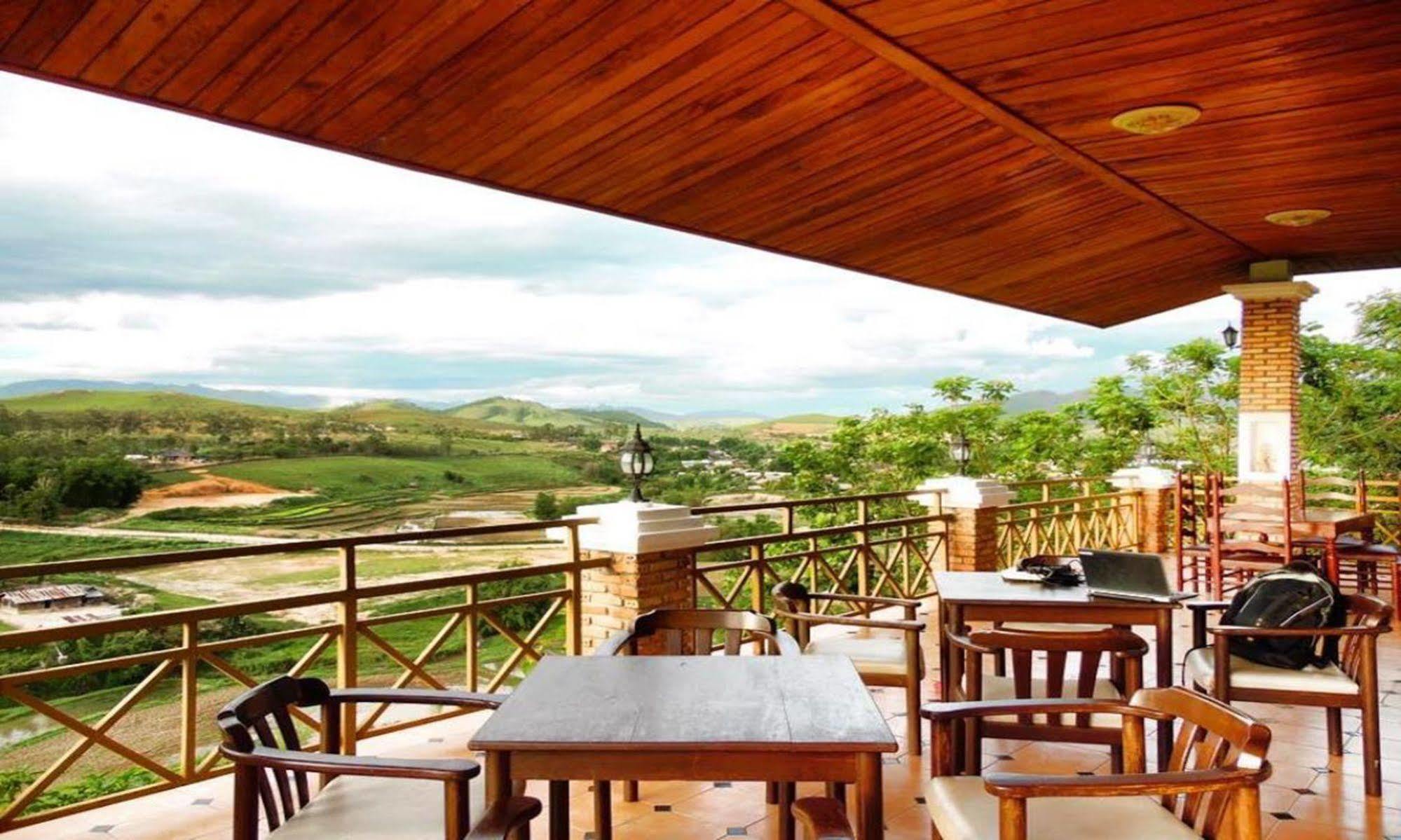 Vansana Plain Of Jars Hotel Muang Phônsavan Eksteriør billede