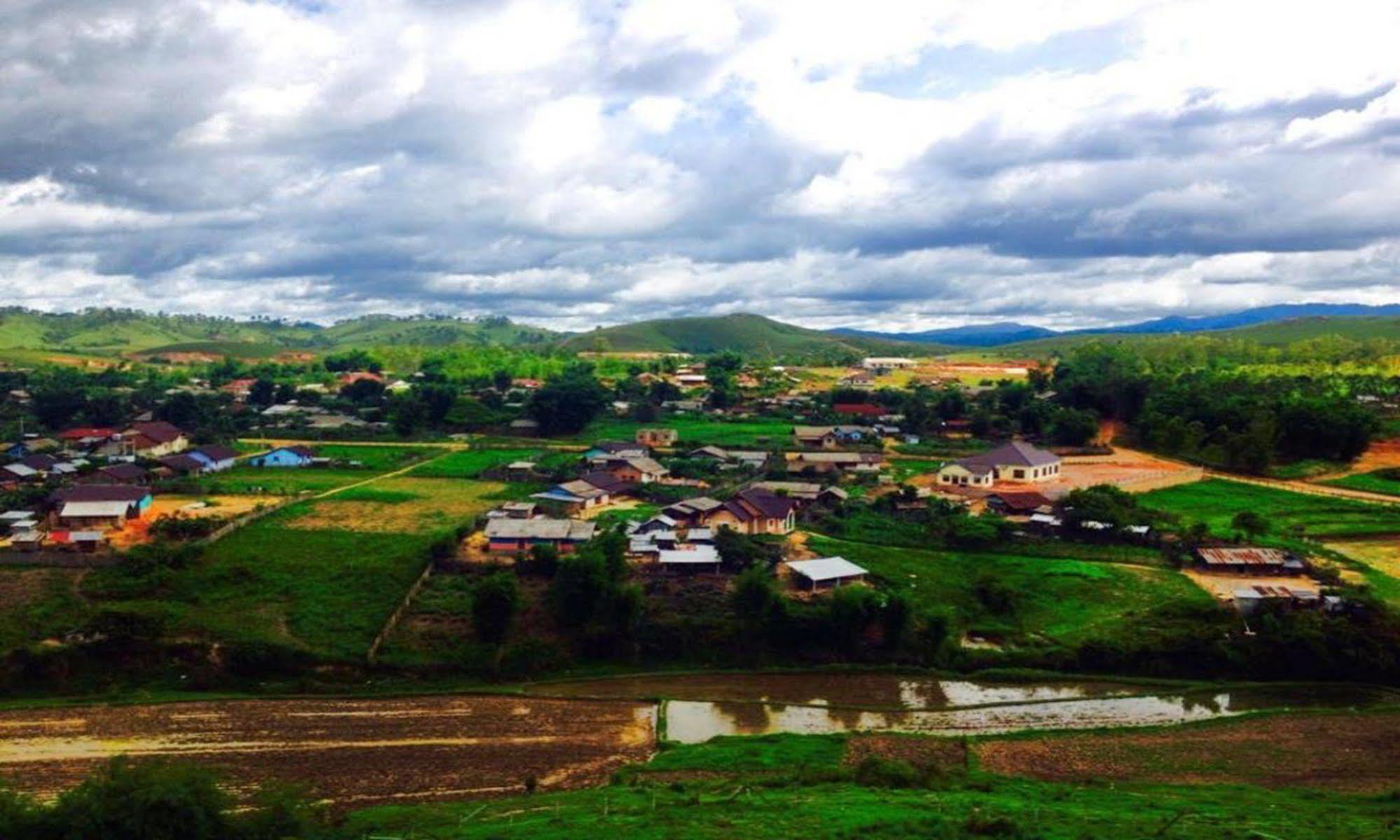 Vansana Plain Of Jars Hotel Muang Phônsavan Eksteriør billede